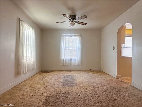 3rd image of 814 Griffin St