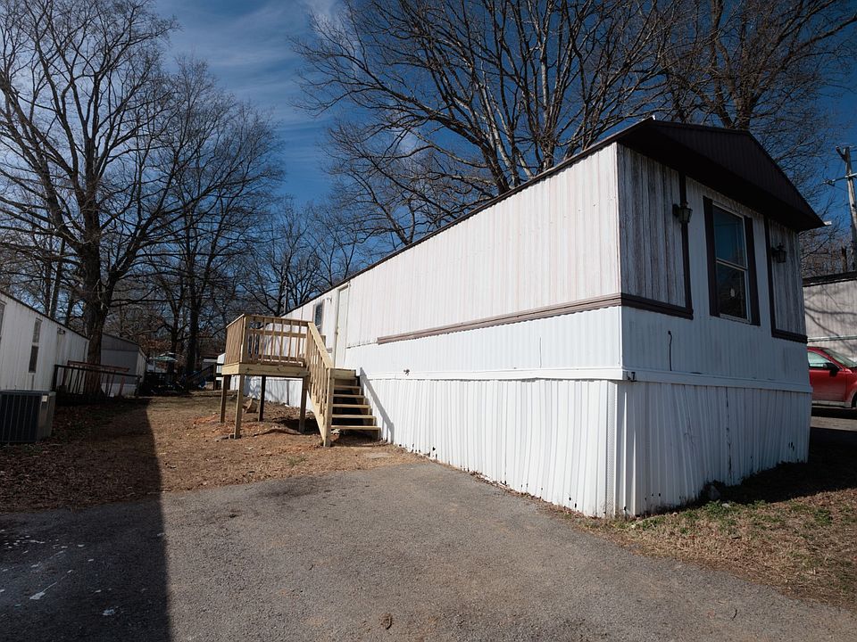 1st image of 300 Randell Dr