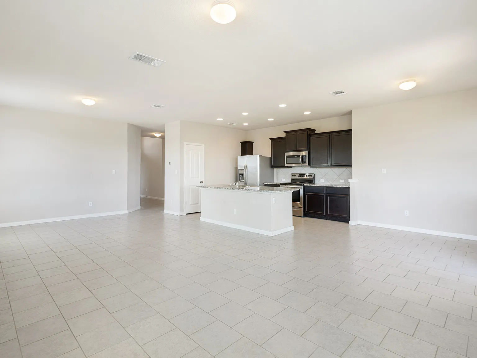4 bed, 1746 sqft, $2,200 — Photo 2