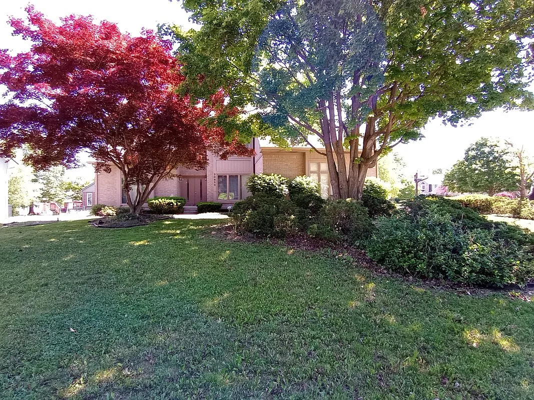 4 bed, 2.5 bath, 2865 sqft, $3,000 — Photo 1