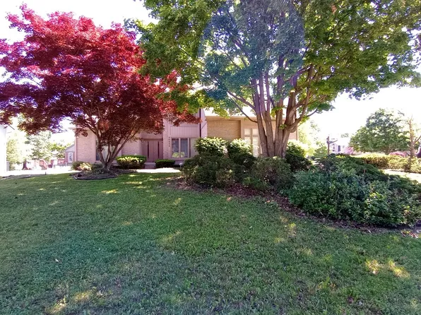 30658 Mystic Forest Dr, Farmington Hills, MI 48331