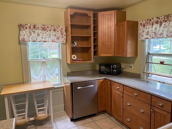 5th image of 812 Stewart Ave