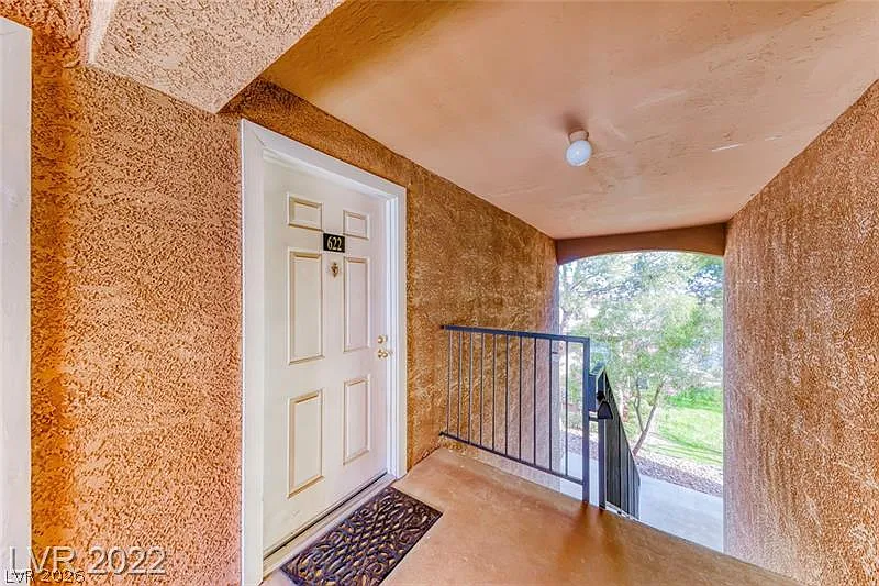 1 bed, 1.0 bath, 701 sqft, $1,295 — Photo 2