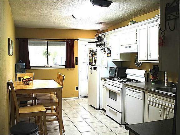 3rd image of 2202 Ellis Dr