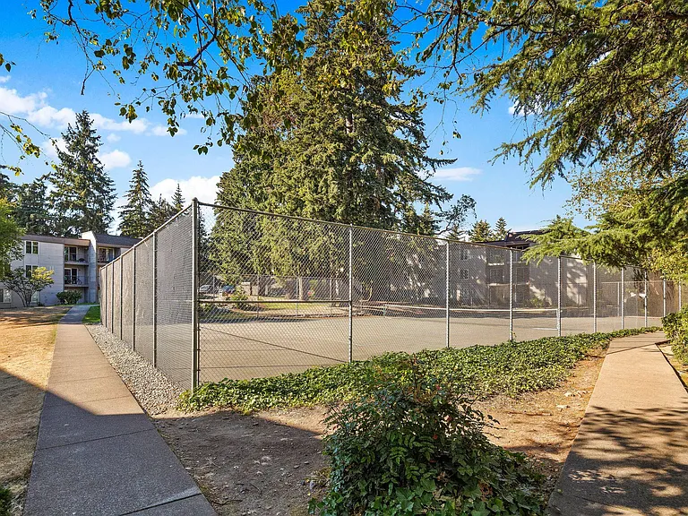 NE 32nd St — Photo 14