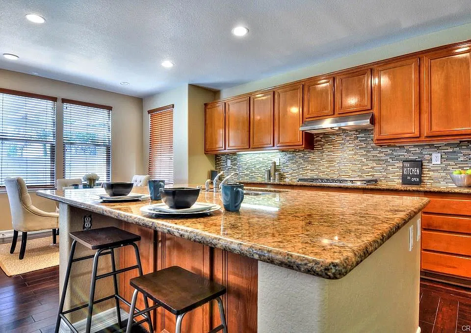 6357 La Mesa St