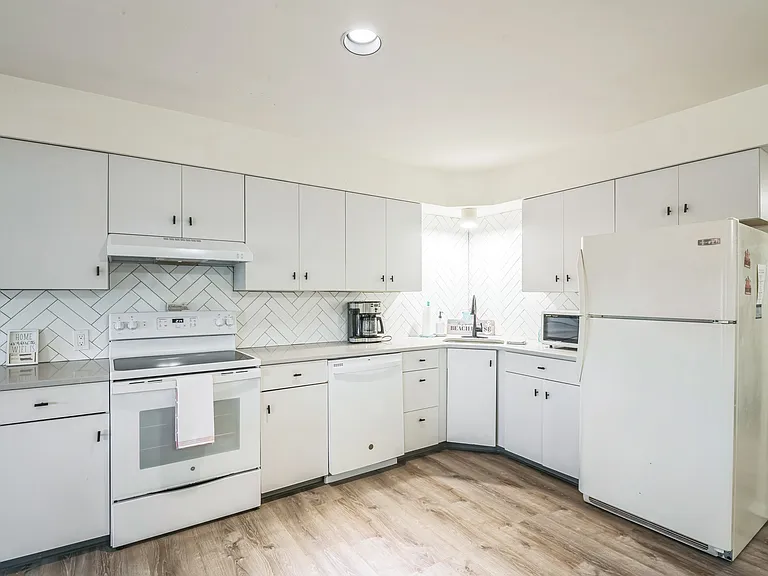 1145 West Ave — Photo 8