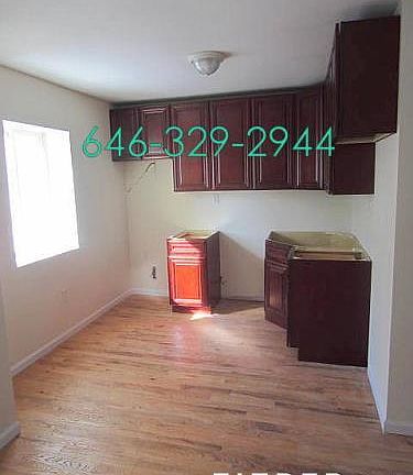 3rd image of 3048 Bruner Ave