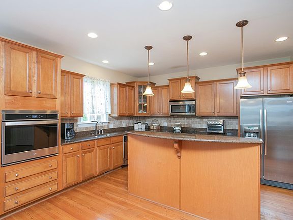 4th image of 338 Wendling Blvd