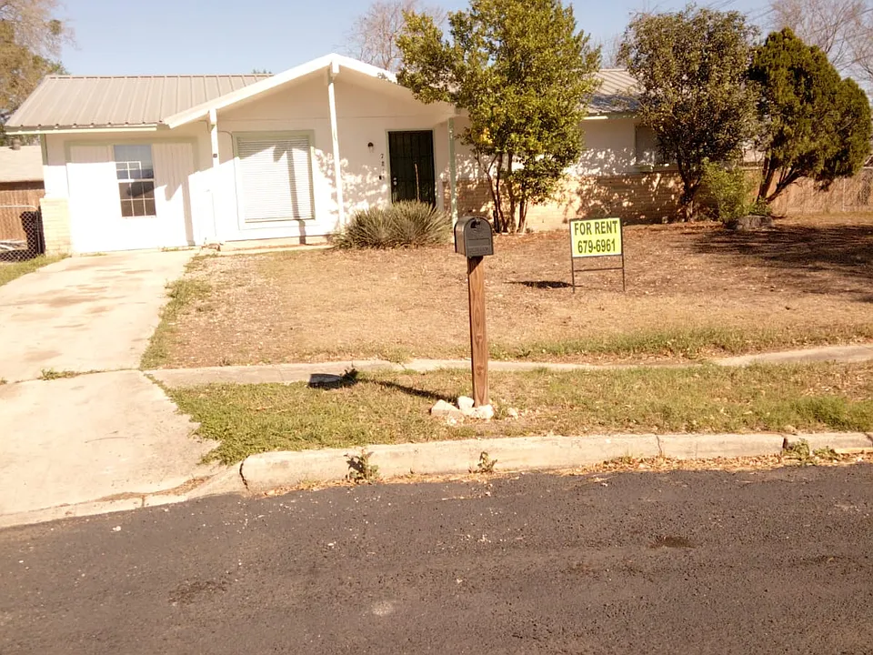 7815 Glen Nook
