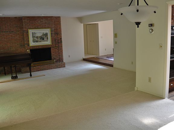 4th image of 690-12 Windward Dr