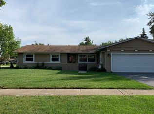 97 Kendal Rd, Elk Grove Village, IL 60007