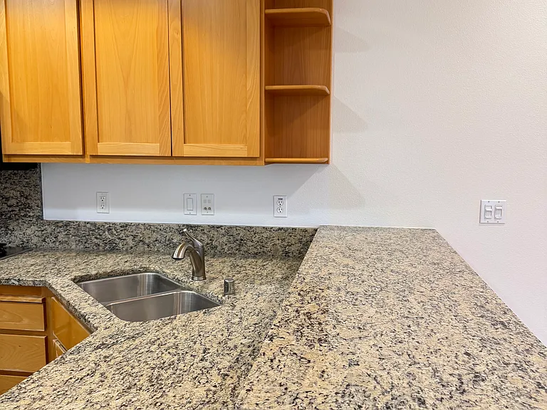1195 Westbury Dr — Photo 10