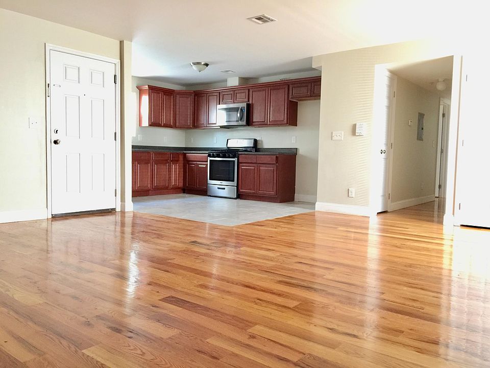 1st image of 288 11th Ave #11A