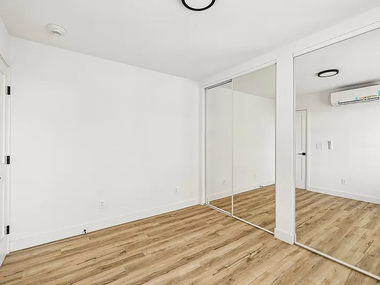 The Crest |NEWLY Renovated Studios, Lofts, 1, 2 & 3 Bedroom Homes Near the Beach — Photo 91
