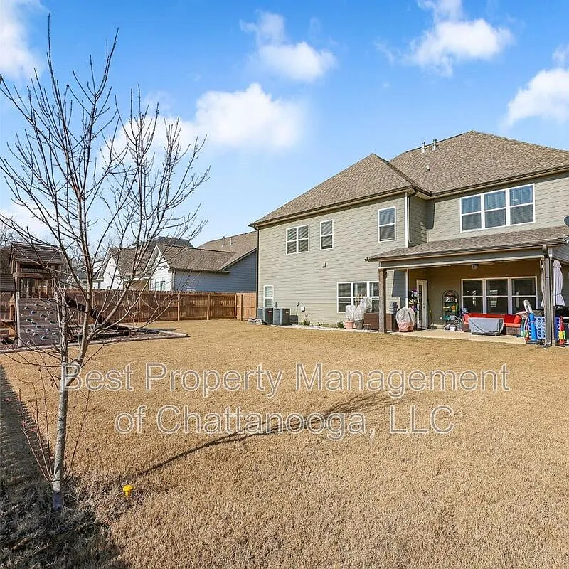 5 bed, 4.5 bath, 4203 sqft, $3,450 — Photo 2