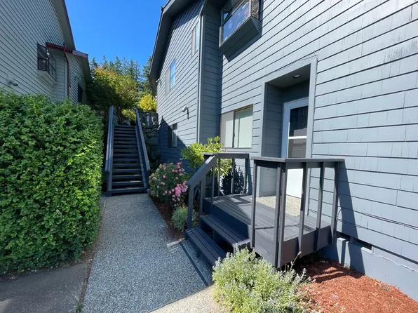 4210 Blue Heron Cir APT B, Anacortes, WA 98221
