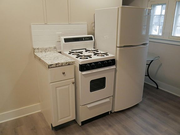 5th image of 110 Northfield Ave #2