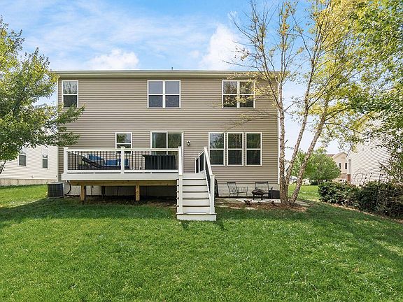 5th image of 302 Butterfly Dr