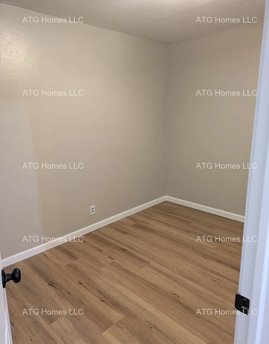 1006 N Carver — Photo 4