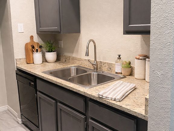 4th image of 5620 Live Oak St APT 306