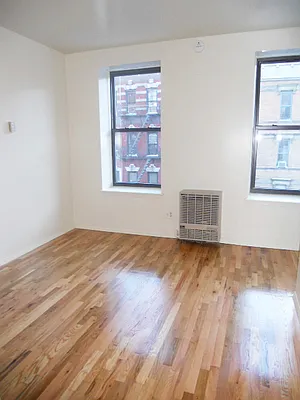 Rented by DSA Realty Midtown West | media 37