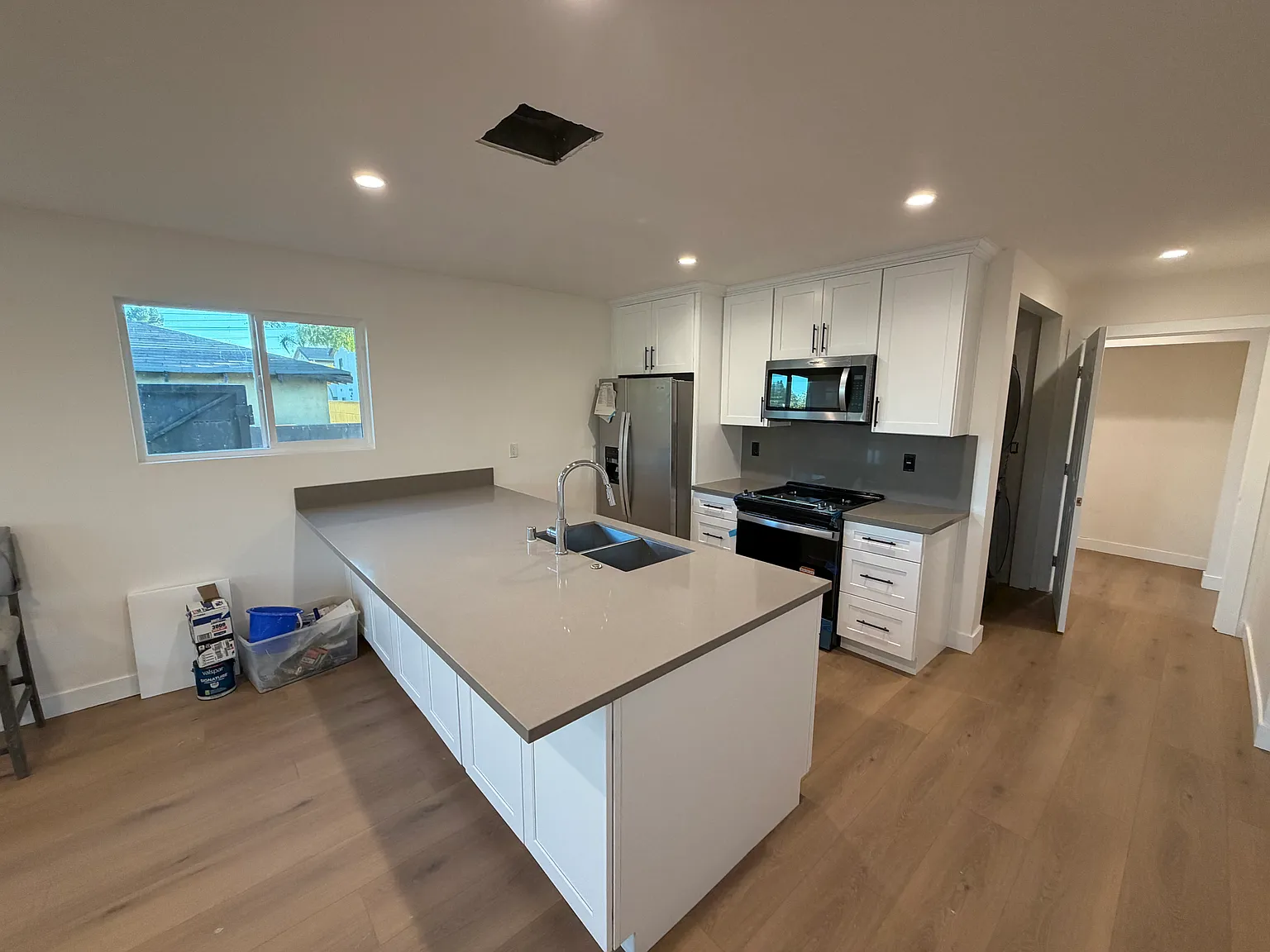 3 bed, 1162 sqft, $3,599 — Photo 4