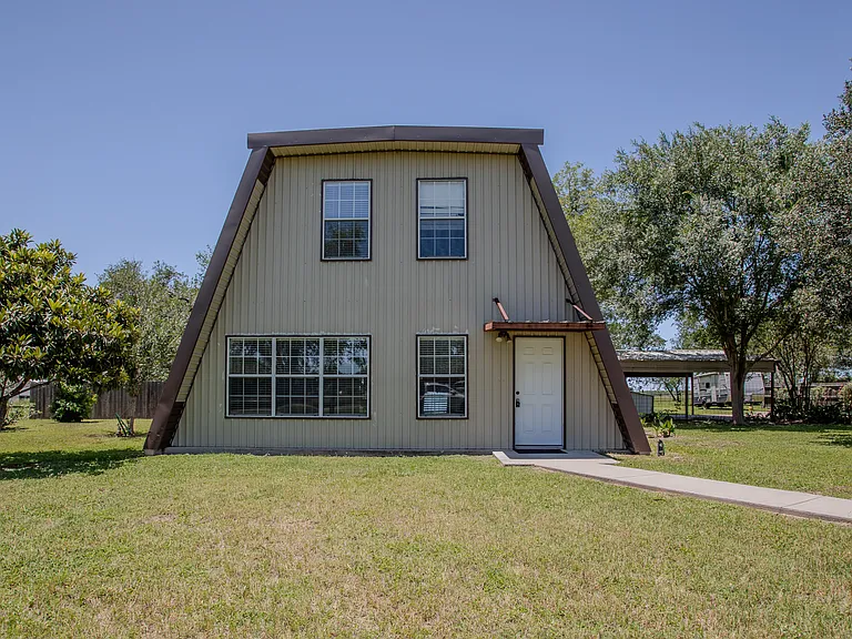 108 Russell Rd — Photo 5