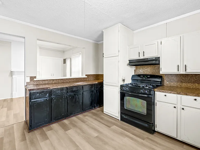 257 Jefferson St — Photo 9