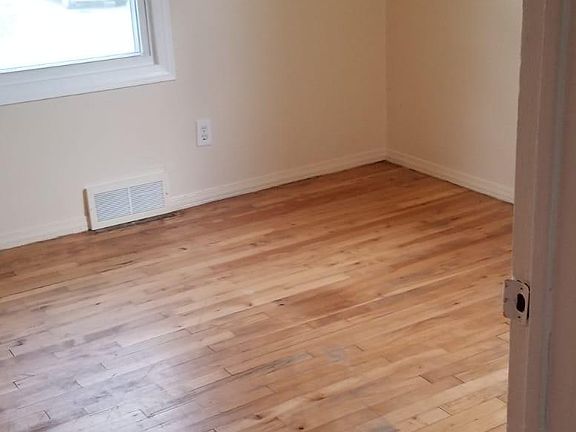 5th image of 2023 Riverbank St