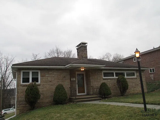 910 Park Ave photo 1