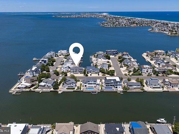 3rd image of 45 Buckingham Ave
