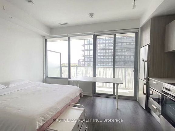 4th image of 50 Charles St E #2913