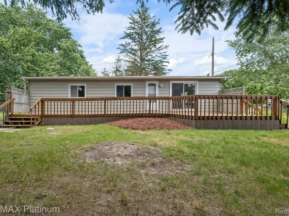 3066 Saint Marie, Pinckney, MI 48169