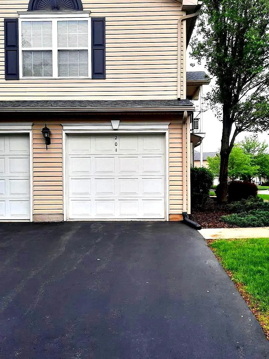2 bed, 1226 sqft, $1,695 — Photo 1