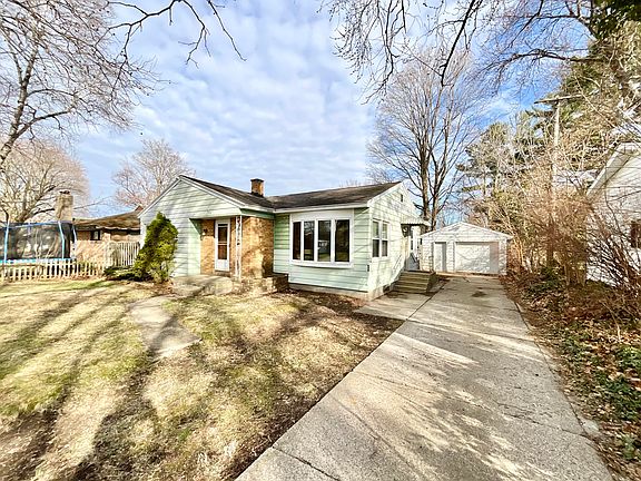 5th image of 333 Eleanor St NE