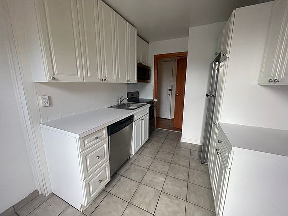 5th image of 6264 Saunders St #2