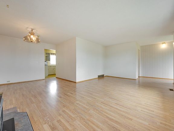 5th image of 13816 90th St NW