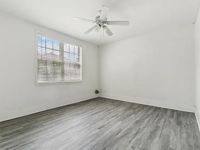 5124 Willow St — Photo 3