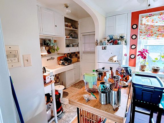 3rd image of 4605 N Wolcott Ave #1