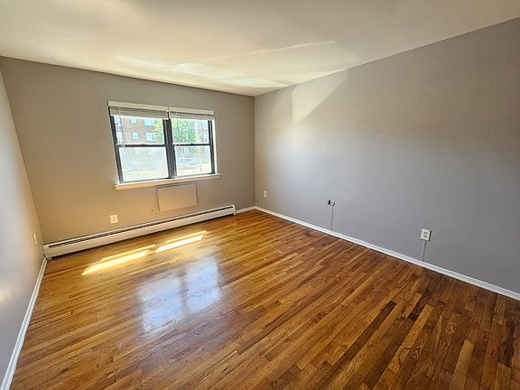 5th image of 1252 Waverly Pl #6