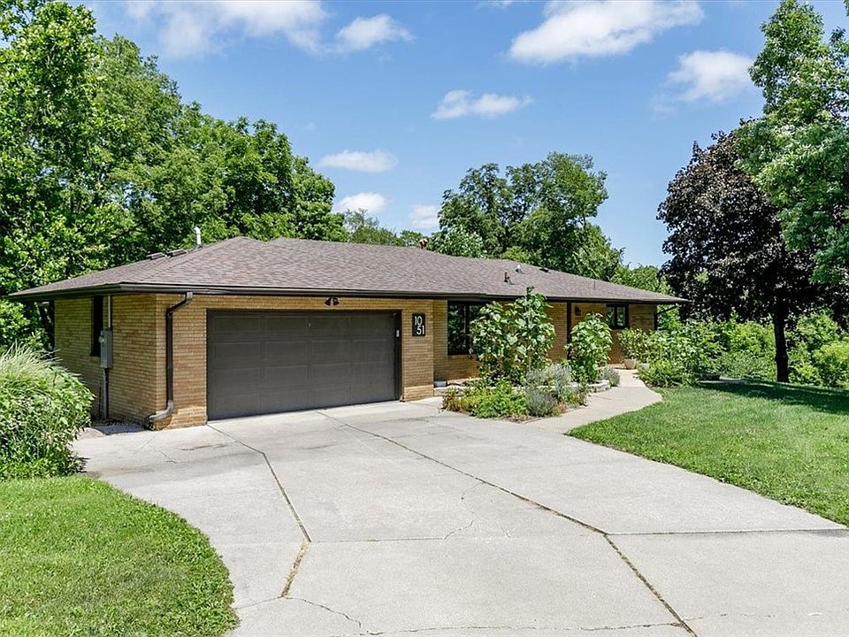 1st image of 1051 NW 70th Pl