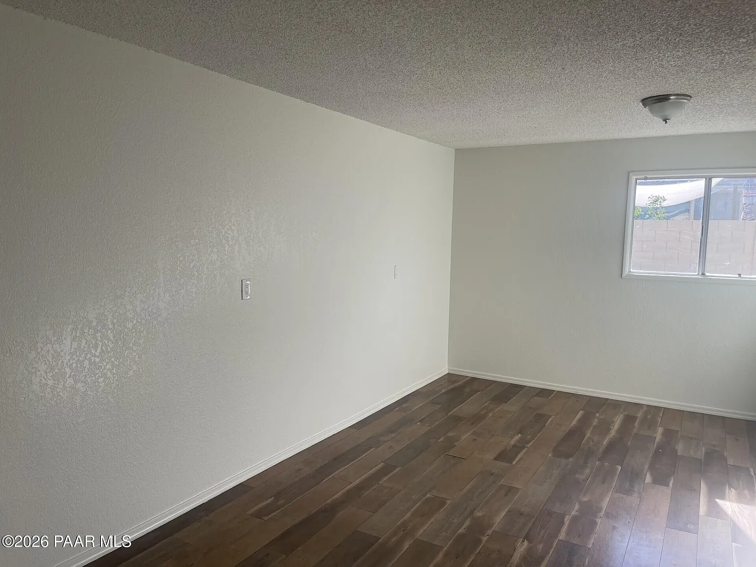 3 bed, 2.0 bath, 1369 sqft, $2,194 — Photo 3