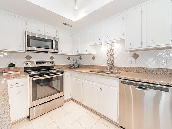 5th image of 11129 Silkwood Ct