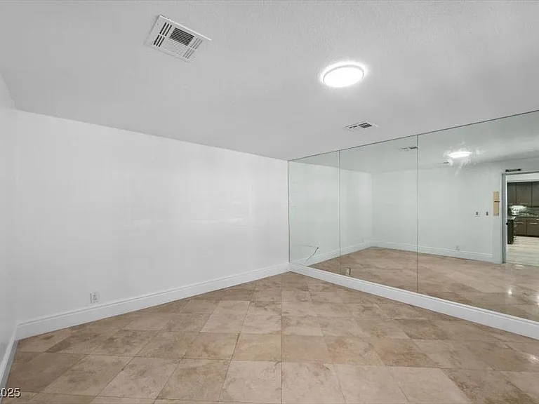 1695 Montessouri St — Photo 33