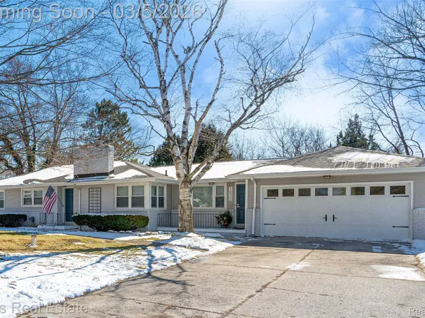 1032 Kennebec Rd, Grand Blanc, MI 48439