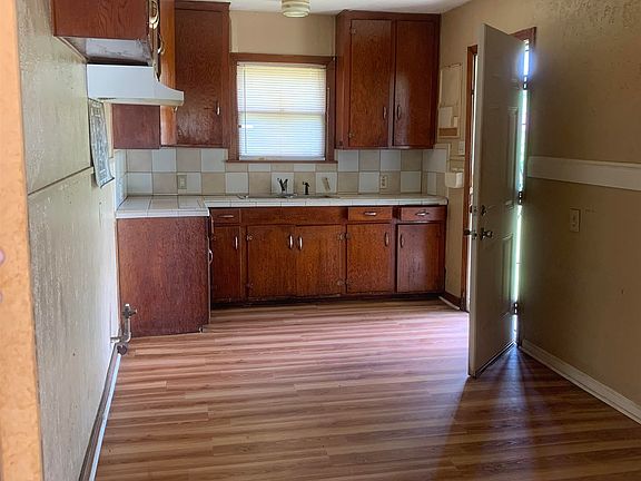 3rd image of 2440 S 7th st