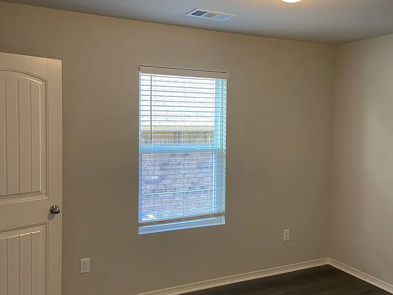 2513 Grand Ln — Photo 7