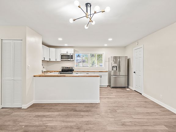 4th image of 8515 Georgiana Ln
