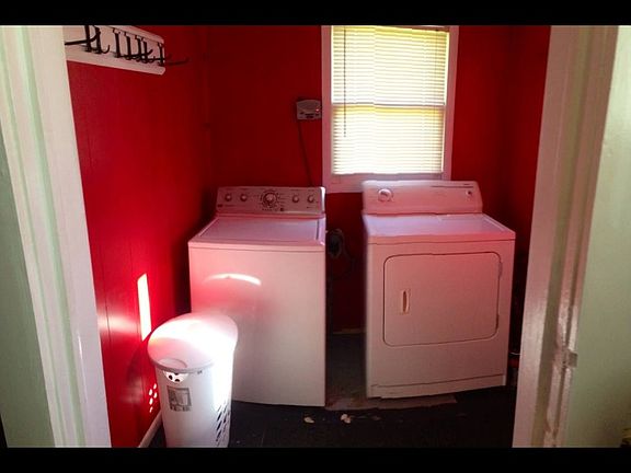 3rd image of 225 Walton Dr